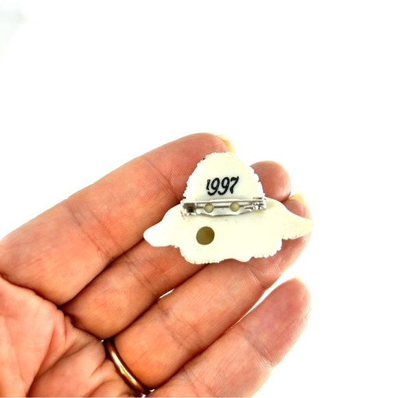 Vintage Porcelain Snowbabies Brooch - Picture 2 of 7